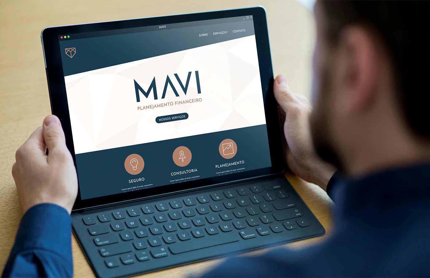 MAVI — identidade visual e aplicações