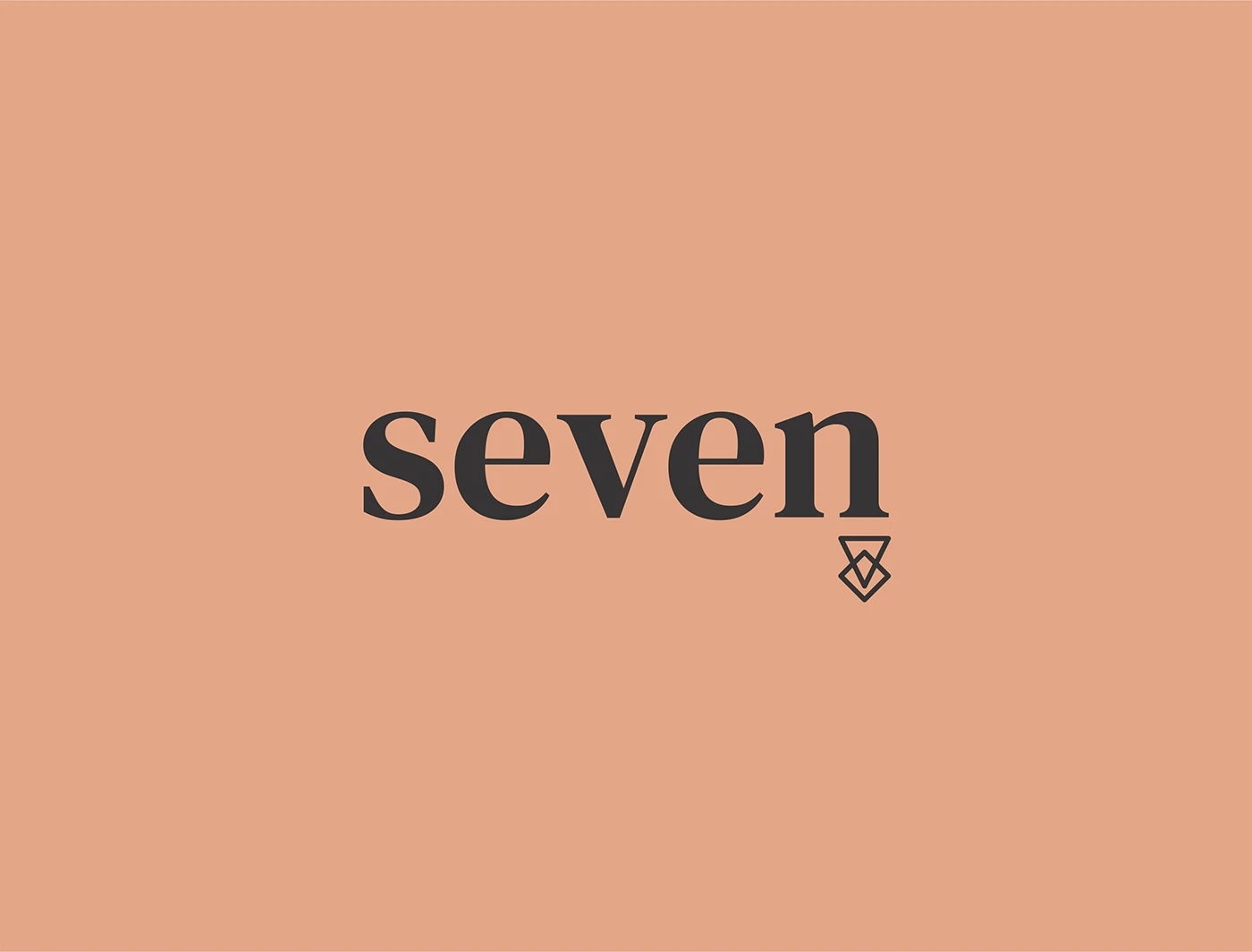 Seven — identidade visual e aplicações