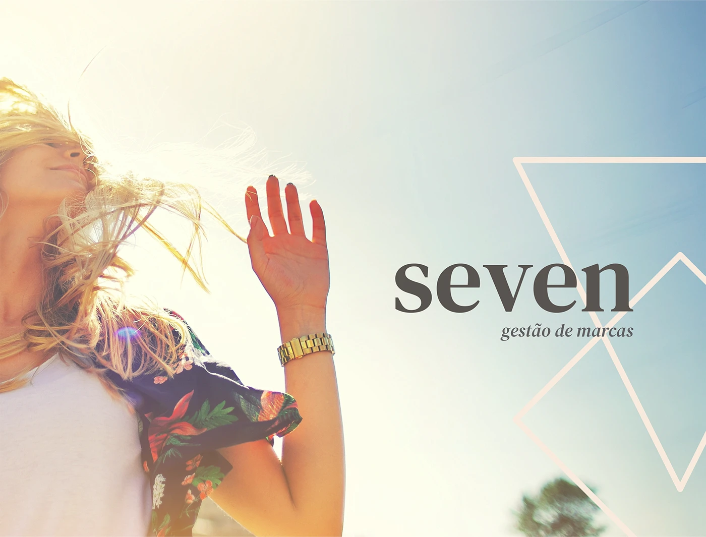 Seven — identidade visual e aplicações