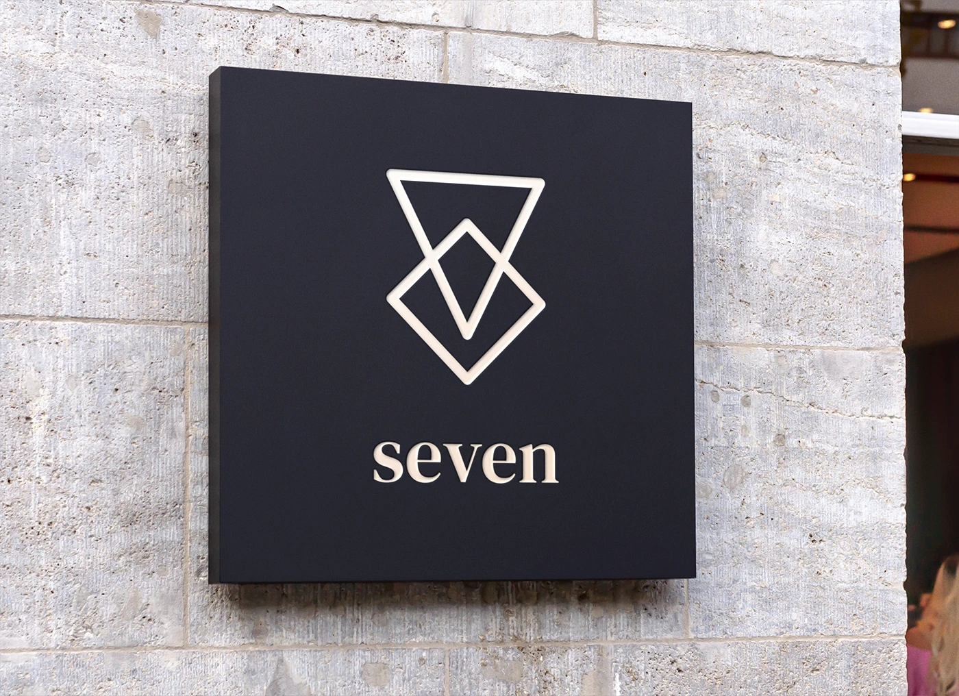 Seven — identidade visual e aplicações